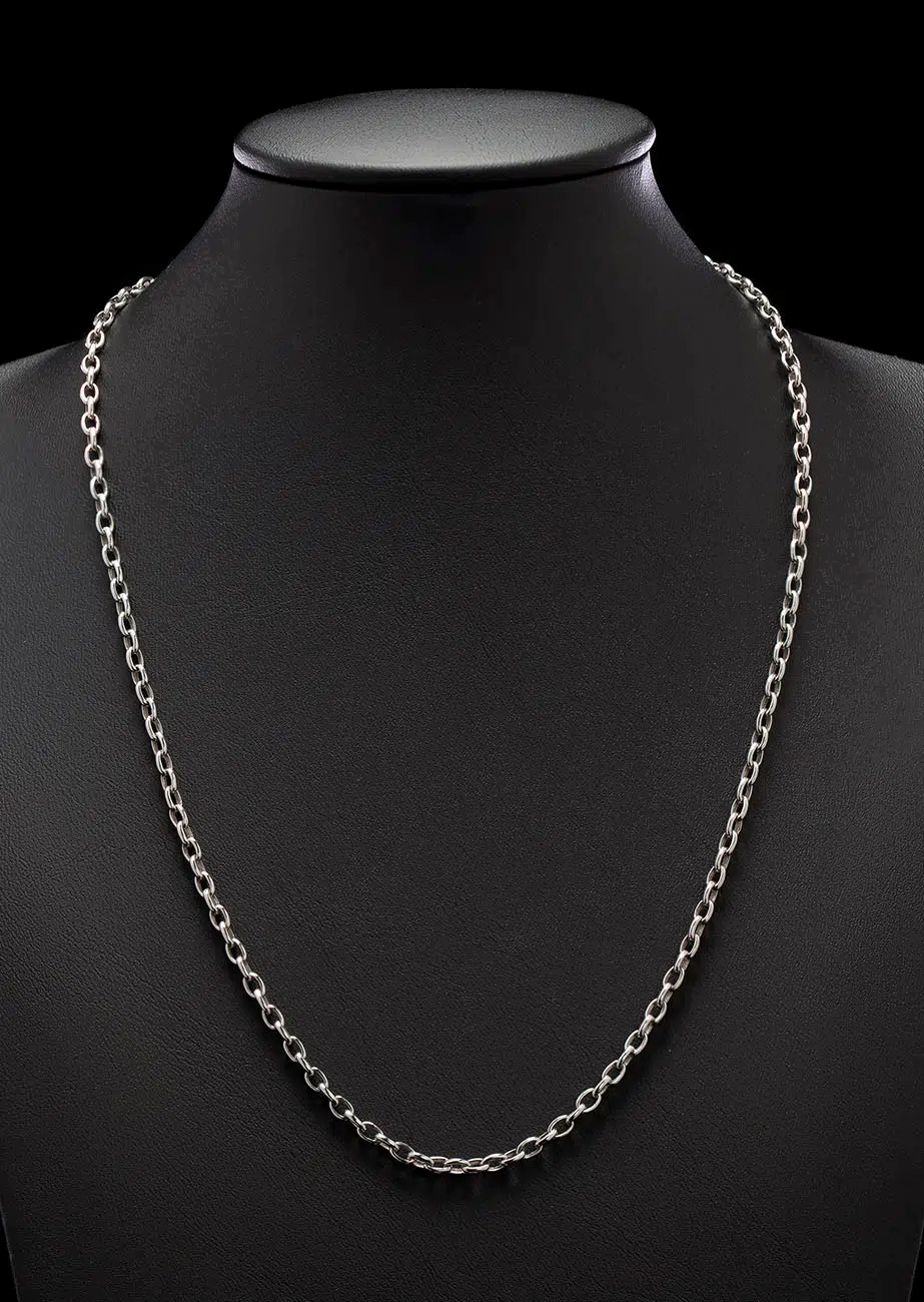 A 3mm men's platinum rolo link chain necklace with a durable clasp