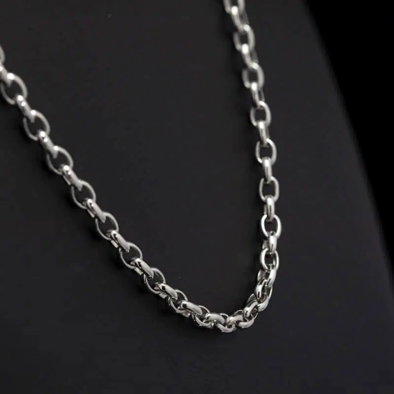 A 4mm men's platinum rolo link chain necklace with a durable clasp