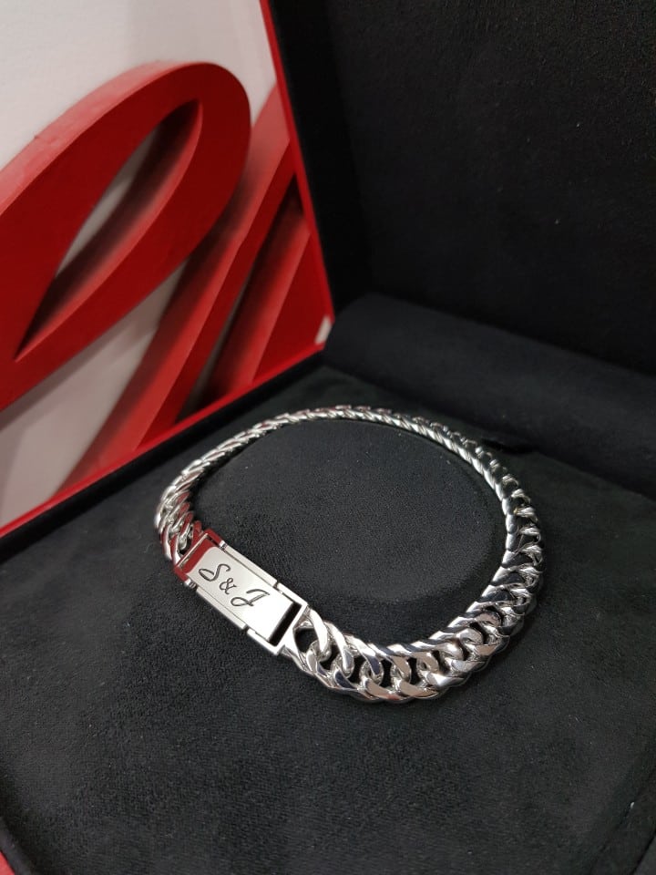 Initial engraving on platinum bracelet clasp