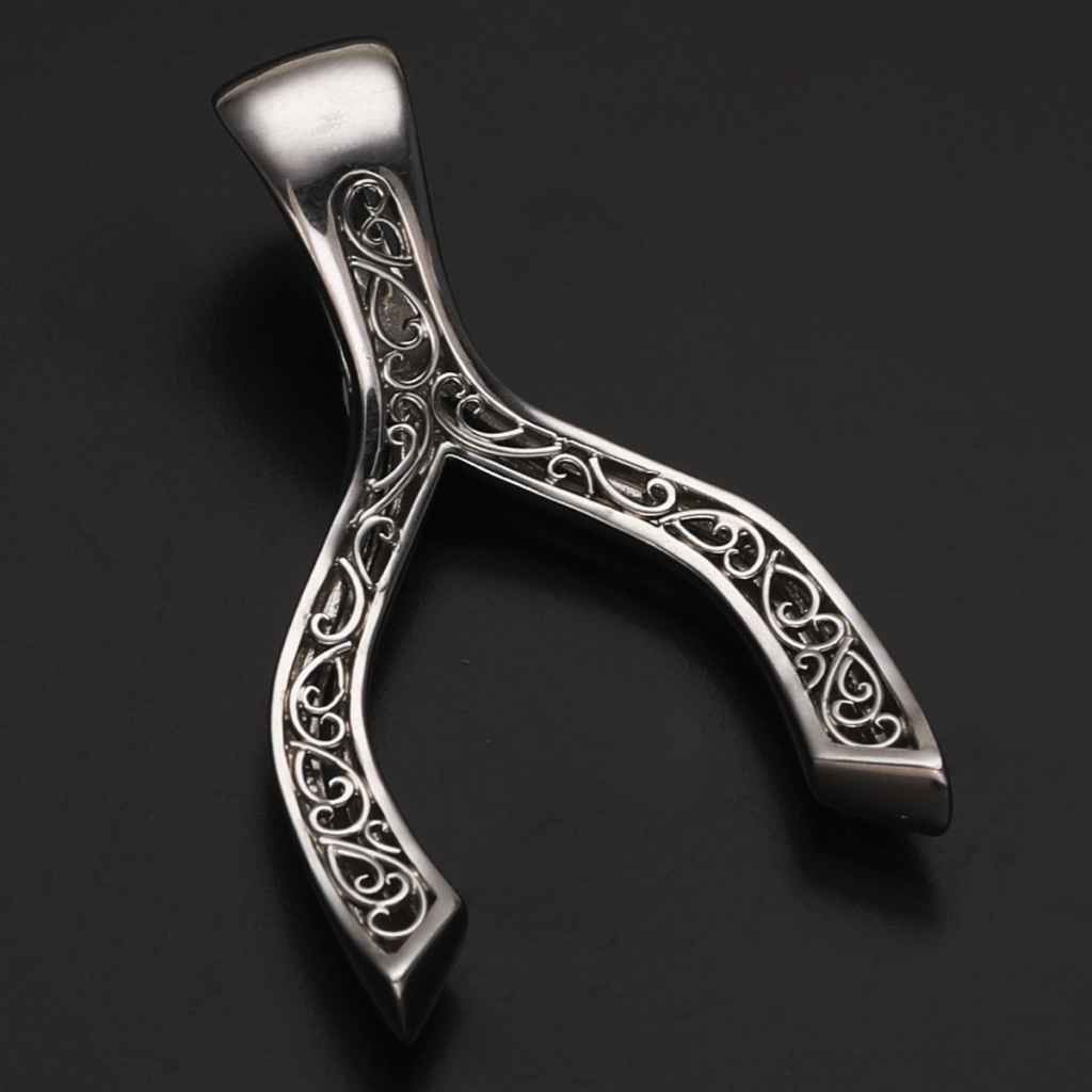 arabesque patter on the platinum pendant for men 
