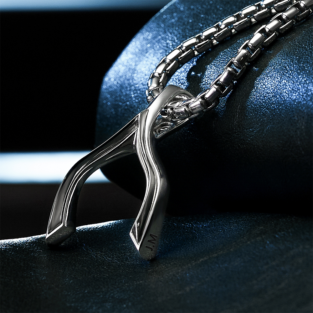 engraving on a platinum pendant from byenzo jewelry