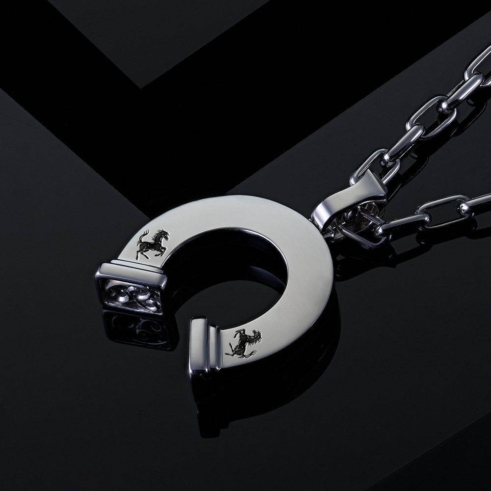 engraving on a platinum pendant from byenzo jewelry