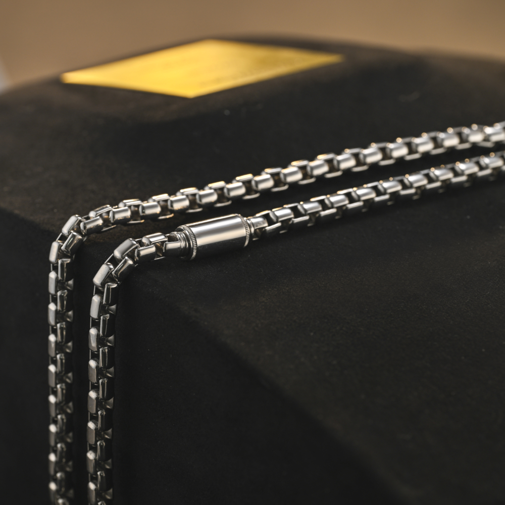 The platinum box chain necklace from ByEnzo Jewelry, sophisticated platinum 950 solid box chain for men