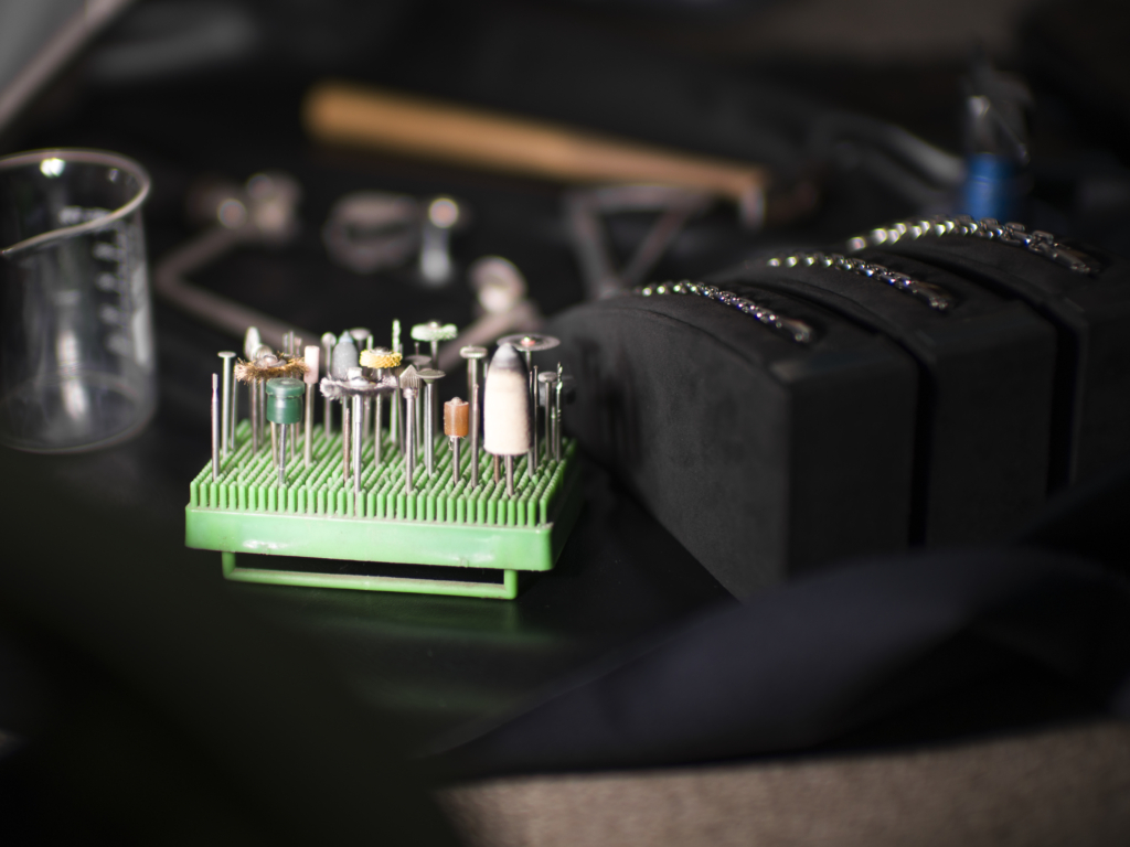 platinum pendant and the production process in byenzo jewelry