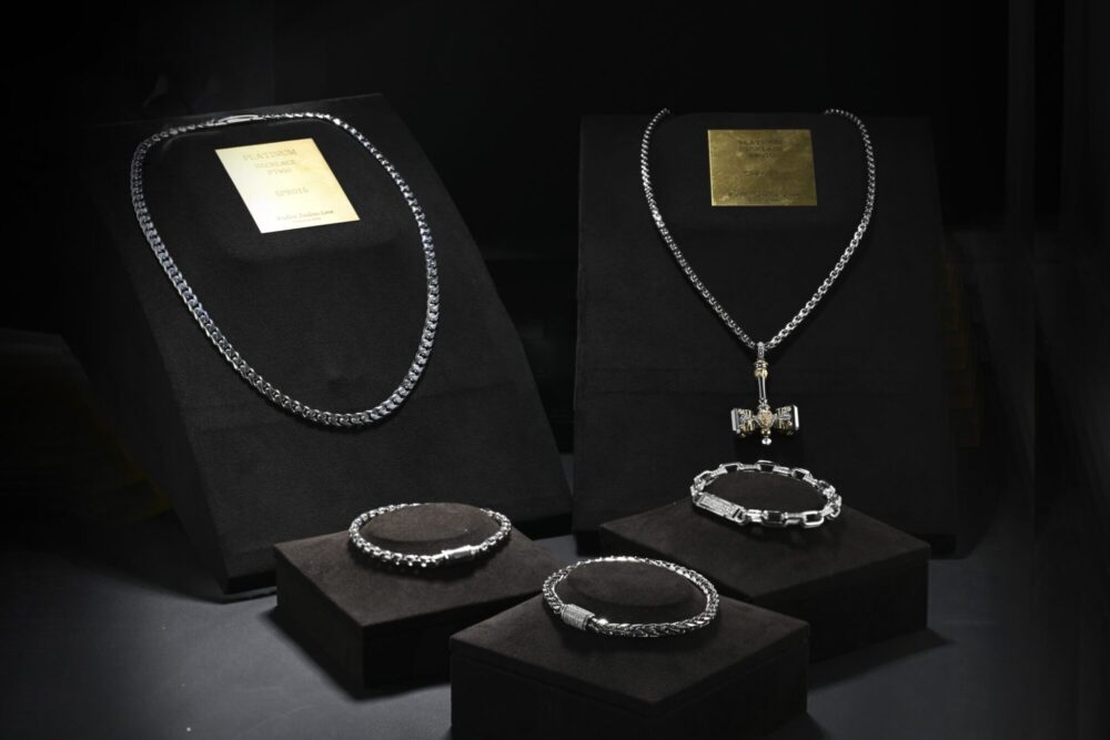 PT950 platinum jewelry set with necklace bracelets